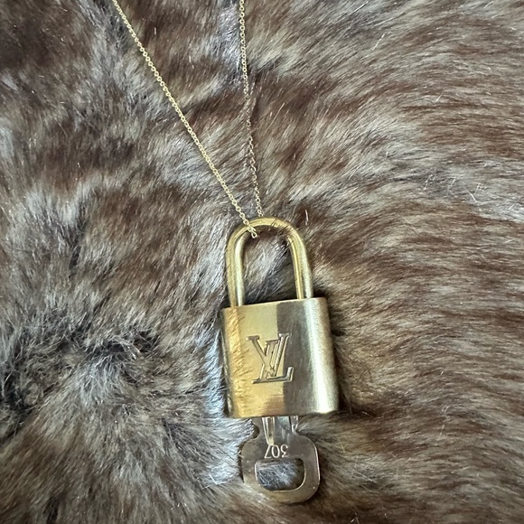 LOUIS VUITTON | #302 #303 #315 #323 lock and key | shiny and classic | - Picture 14 of 14